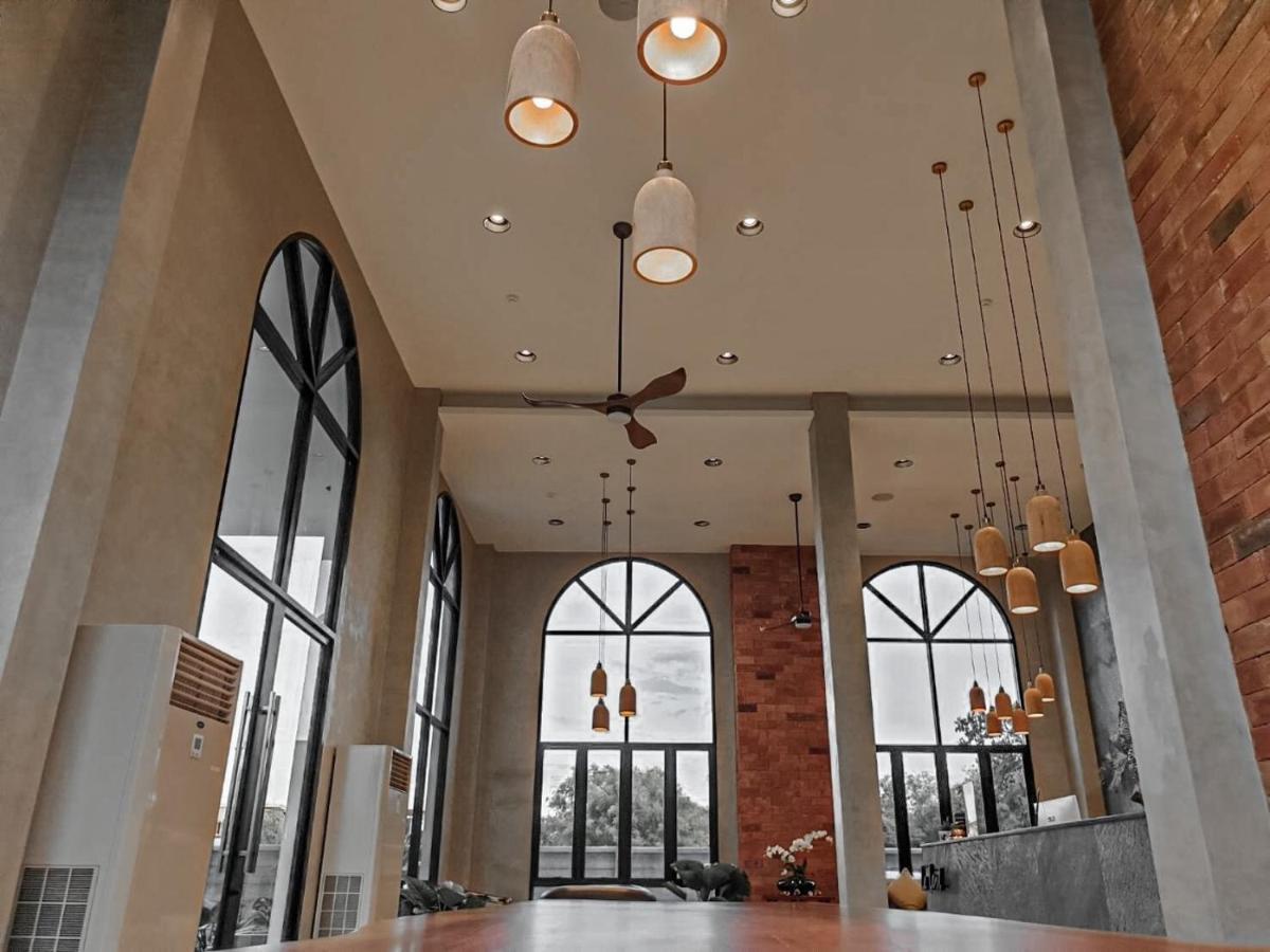 Le Lert Hotel Ratchaburi Kültér fotó